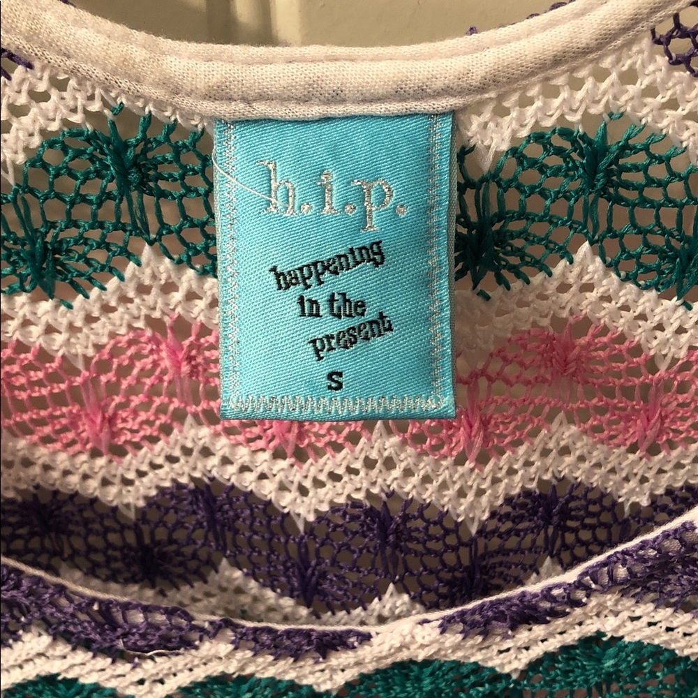 Size Small - Picture 2 of 3